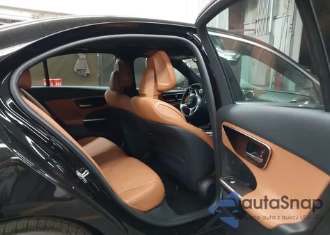 2025 Mercedes-Benz C 300 from USA, damaged, VIN W1KAF4GBXSR257799